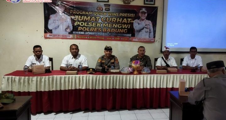Kapolsek Mengwi Gelar Jumat Curhat Bersama Pecalang dan Linmas Desa Baha.