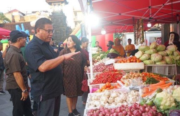 Kendalikan Inflasi dan Jaga Stabilitas Harga Kebutuhan Pokok, Pemkot Denpasar Gelar Pasar Murah di Pasar Badung.