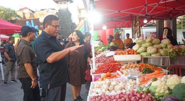 Kendalikan Inflasi dan Jaga Stabilitas Harga Kebutuhan Pokok, Pemkot Denpasar Gelar Pasar Murah di Pasar Badung.