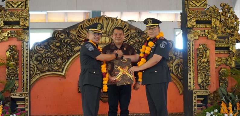 TONGKAT ESTAFET KEPEMIMPINAN LAPAS SINGARAJA RESMI BERGANTI, KADIVPAS BALI HADIRI PISAH SAMBUT KALAPAS SINGARAJA.