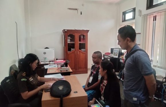 Sat Reskrim Narkoba Polres Karangasem, Serahkan Tersangka Kasus Narkoba ke Kejaksaan.
