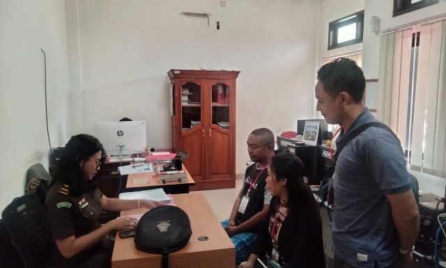 Sat Reskrim Narkoba Polres Karangasem, Serahkan Tersangka Kasus Narkoba ke Kejaksaan.