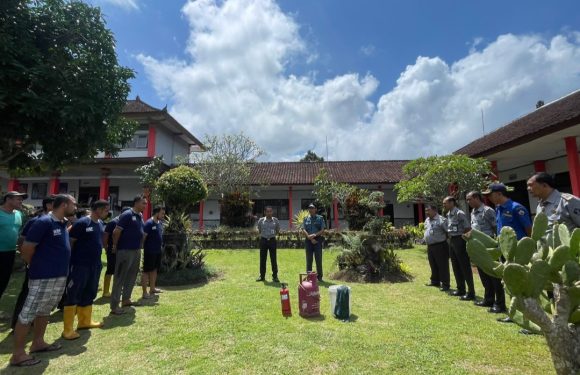 Rutan Bangli Bekerjasama Dengan Damkar Bangli Gelar Simulasi Tanggap Darurat Dan Kejadian Kebakaran.
