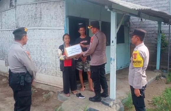 Gelar Minggu Kasih Kapolsek Gilimanuk Berikan Bantuan  Kepada Seorang Warga di Lingkungan Asri Kelurahan Gilimanuk.