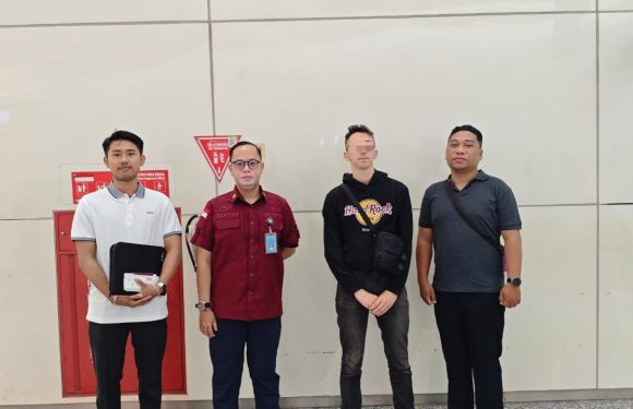 Tak Paham Soal Izin Tinggal dan Ditipu Agensi Bodongan, Pemuda Belgia Overstay 55 Hari Dideportasi Rudenim Denpasar.