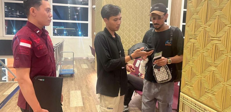 Rudenim Denpasar Deportasi Pemuda Irak Gunakan Paspor Palsu.
