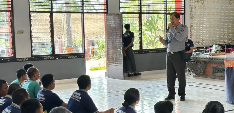 UPAYA PREVENTIF CEGAH PENYAKIT MENULAR, RUTAN BANGLI GELAR PENYULUHAN KESEHATAN BAGI WARGA BINAAN.