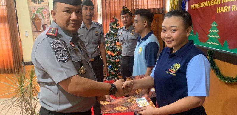 Kado Natal, Enam Narapidana Singaraja Terima Remisi Natal 2024.