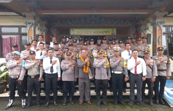Polsek Mengwi Gelar Pelepasan Wisuda Purna Bakti.