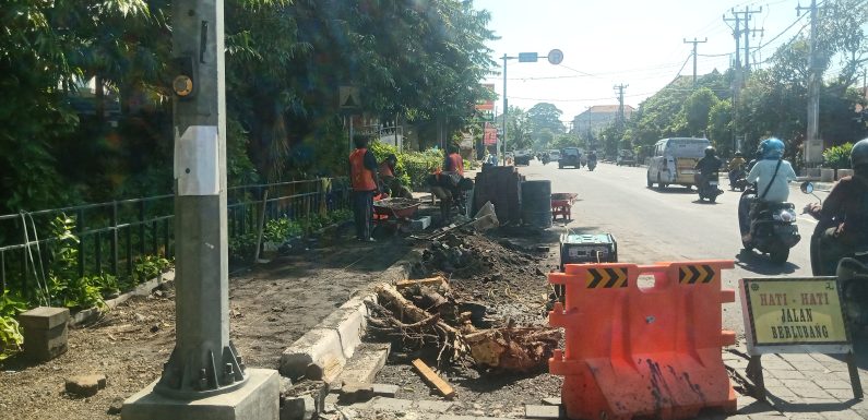 PT Kresna Putra Karya Pastikan Proyek Pembangunan Jalan dan Drainase di Jalan Surapati Denpasar Minggu ini Dapat Diselesaikan Sesuai Spesifikasi Yang Ditentukan.