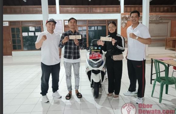 Meski Hujan Lebat, Samker Ngerombo Samsat Badung Diserbu Wajib Pajak.