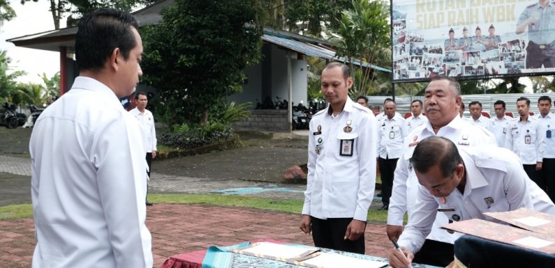 KOMITMEN TINGKATKAN PROFESIONALITAS, RUTAN BANGLI TANDATANGANI PAKTA INTEGRITAS, PERJANJIAN KINERJA DAN KOMITMEN BERSAMA TAHUN 2025.