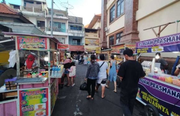Perumda Pasar Sewaka Darma Kota Denpasar Fasilitasi 60 Pedagang Kuliner Bertempat di Sisi Timur Pasar Badung.