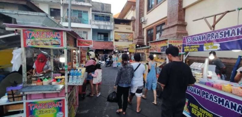 Perumda Pasar Sewaka Darma Kota Denpasar Fasilitasi 60 Pedagang Kuliner Bertempat di Sisi Timur Pasar Badung.