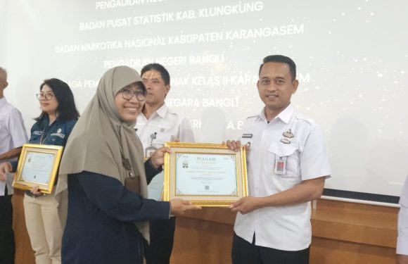 WUJUD NYATA AKUNTABILITAS PENGELOLAAN ANGGARAN, RUTAN BANGLI KEMBALI RAIH 2 PENGHARGAAN KPPN AMLAPURA .