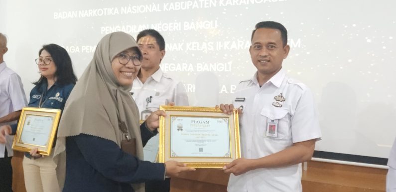 WUJUD NYATA AKUNTABILITAS PENGELOLAAN ANGGARAN, RUTAN BANGLI KEMBALI RAIH 2 PENGHARGAAN KPPN AMLAPURA .