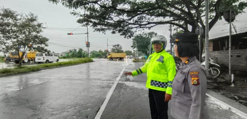 Satgas Preventif Ops Keselamatan Agung 2025 Lakukan Gatur di Simpang Klotok.