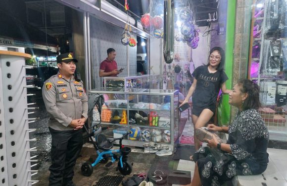 Kapolsek Kuta Selatan Sambangi Pasar Central Nusa, Imbau Warga Jaga Kamtibmas Jelang Nyepi dan Idul Fitri.
