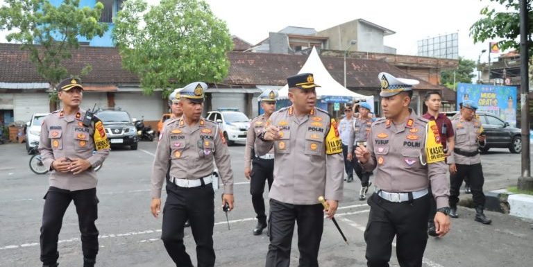 Kapolresta Denpasar Cek Pos Pengamanan Ops Ketupat Agung 2025 Jelang Idul Fitri.