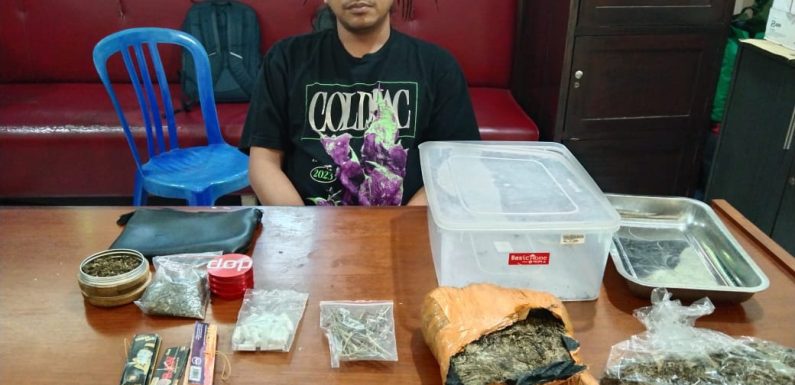 Simpan 1 Kg Ganja Satresnarkoba Polresta Denpasar Amankan Pria Asal Surabaya.