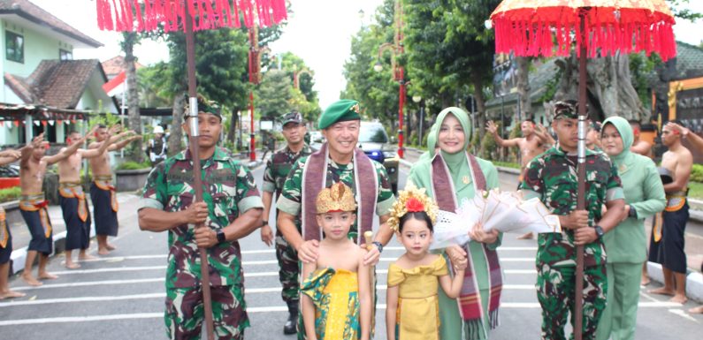 Dandim Gianyar Letkol Cpn I Gede Winarsa Atensi Kunjungan Pangdam IX/Udayana di Yonzipur 18/YKR.