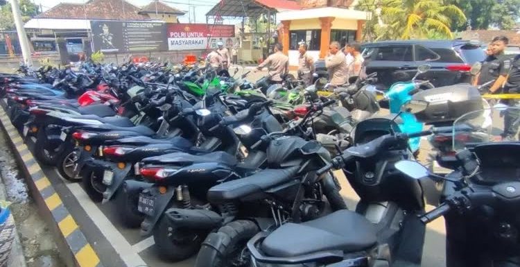 Dalam operasi  “Hunting System” Polres Badung Amankan 56 Sepeda Motor.