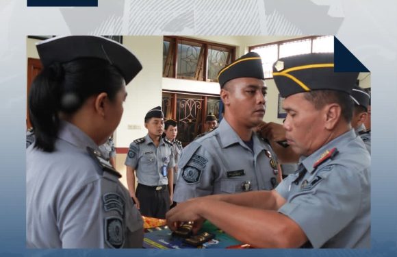 Atas Kinerja Dan Dedikasi Yang Tinggi, Empat Pegawai Rutan Negara Mendapat Kenaikan Pangkat.