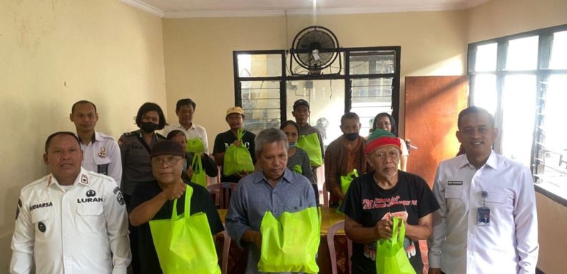 BERMANFAAT UNTUK MASYARAKAT, RUTAN BANGLI SALURKAN BANTUAN PAKET SEMBAKO KEPADA MASYARAKAT.