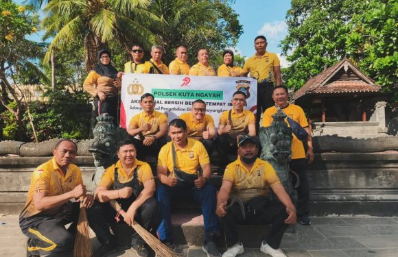 Polsek Kuta “Ngayah” di Tempat Ibadah Sambut HUT Bhayangkara ke-79.