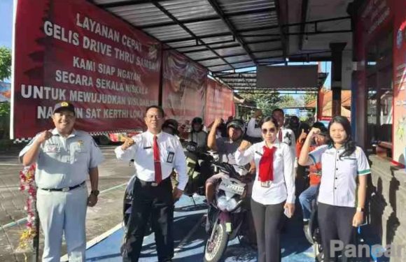 Sang Inovator Samsat Badung I Ketut Sadar. S.Sos kembali luncurkan Layanan Drive Thru Non Tunai Berbasis QRIS Bank BPD Bali.