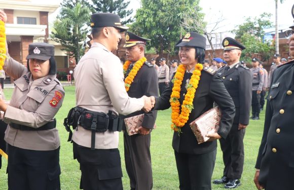 Polresta Denpasar Gelar Upacara Kenaikan Pangkat TMT 1 Juli 2025 dan Wisuda Purna Bhakti PNPP.