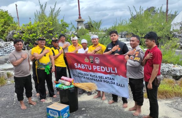 Polsek Kuta Selatan Gelar Program Sabtu Peduli di Pura Bias Tugel Benoa.