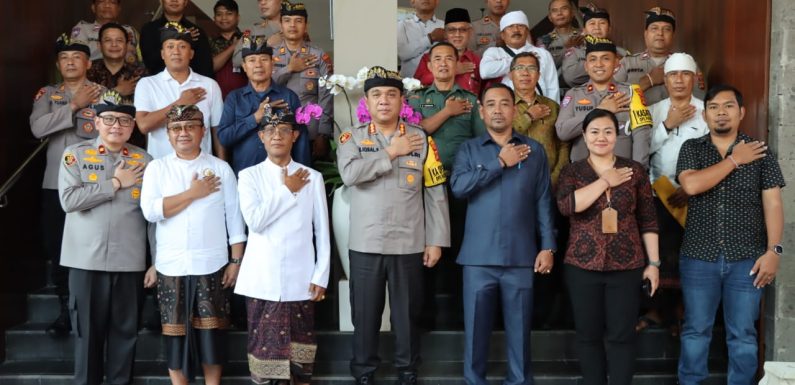 Perkuat Sinergitas Jaga Keamanan Wilayah, Kapolresta Denpasar Sambangi Tokoh Masyarakat Kuta.