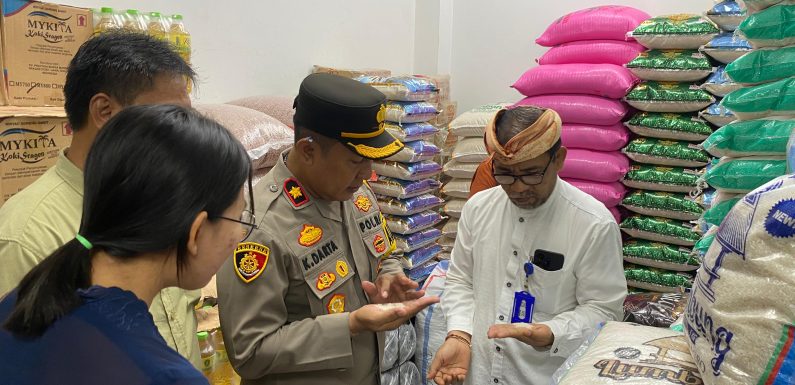 Cegah Peredaran Beras Oplosan,  Polres Jembrana Bersama Tim Gabungan Sidak Pasar dan Pabrik.
