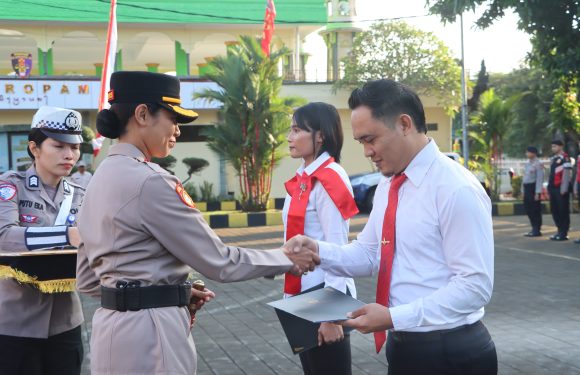 Polres Jembrana Beri Penghargaan Personel dan Nelayan Penyelamat Korban KMP Tunu Pratama Jaya.