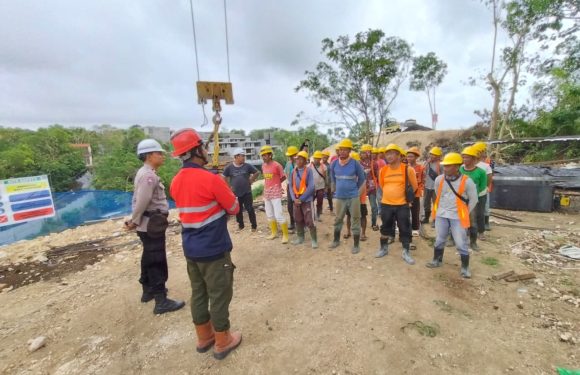 Polsek Kuta Selatan Laksanakan Pendataan Penduduk Non Permanen di Desa Pecatu.