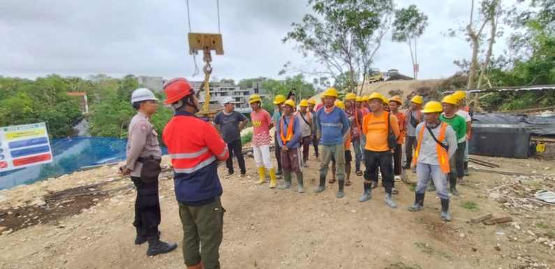 Polsek Kuta Selatan Laksanakan Pendataan Penduduk Non Permanen di Desa Pecatu.