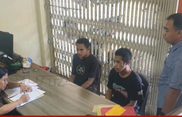 Polsek Dentim Serahkan 2 Tersangka Kasus Penggelapan Beserta Barang Bukti ke Kejaksaan Negeri Denpasar.
