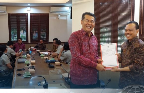 Penandatanganan Surat Pernyataan Pelepasan Hak antara Pemerintah Provinsi Bali dan Dewa Made Mahayadnya,