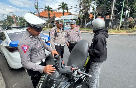 Satgas Kamseltibcarlantas Polres Bangli Gencarkan Edukasi dan Penindakan Selama Operasi Patuh Agung 2025.