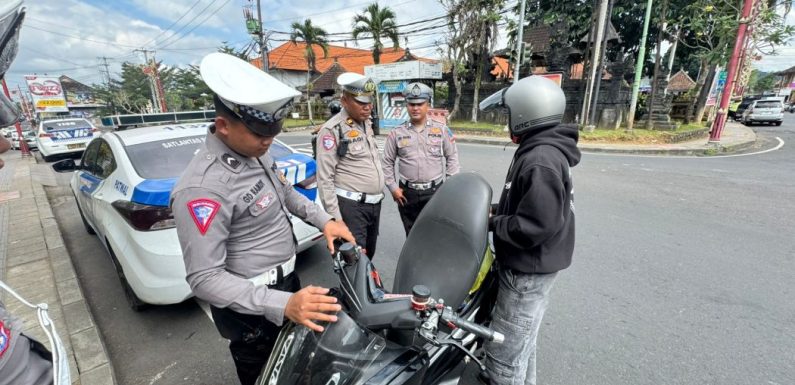 Satgas Kamseltibcarlantas Polres Bangli Gencarkan Edukasi dan Penindakan Selama Operasi Patuh Agung 2025.