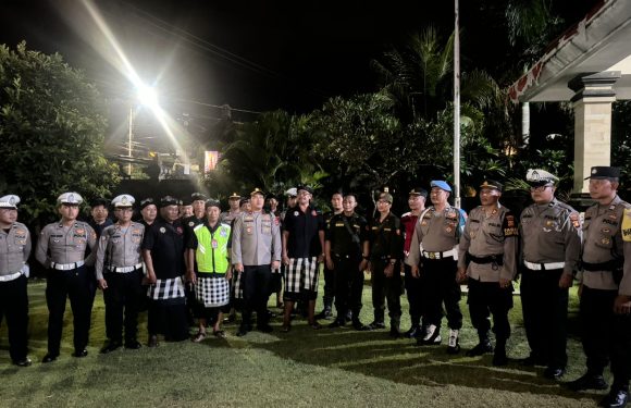 Pastikan Kondusifitas Wilayah, Polsek Kuta Selatan Gelar Patroli Gabungan Bersama Pasikian Pecalang Dan Linmas.