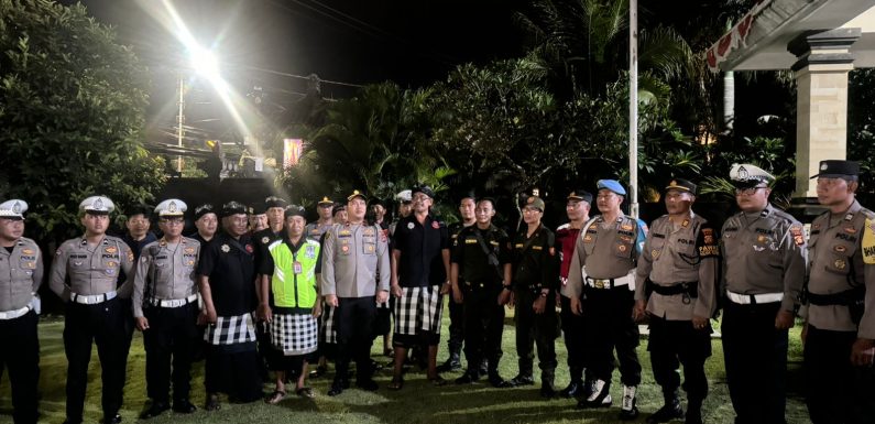 Pastikan Kondusifitas Wilayah, Polsek Kuta Selatan Gelar Patroli Gabungan Bersama Pasikian Pecalang Dan Linmas.