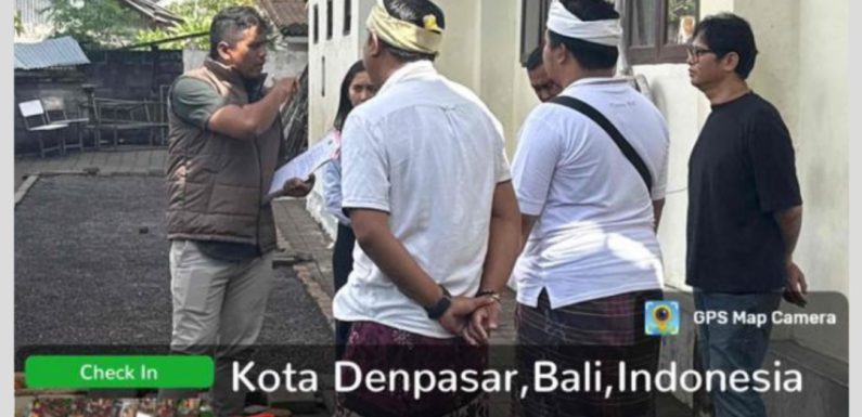 Petugas dari Kantor Pertanahan Kota Denpasar melaksanakan pengecekan lapangan terkait permohonan Penggantian Sertipikat Karena Hilang.
