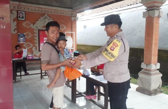 Polri Hadir untuk Masyarakat, Bhabinkamtibmas Desa Pekutatan Pantau Kegiatan Posyandu, Ajak Warga Cegah Stunting