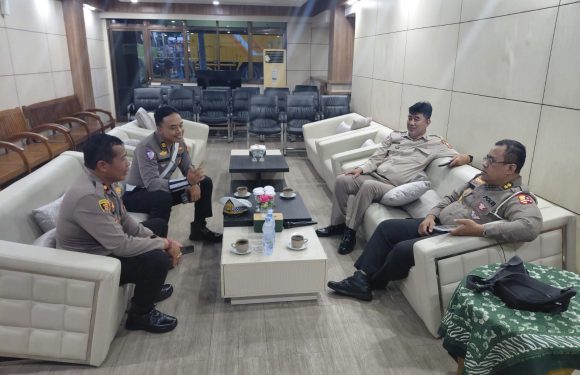 Siap Amankan Natal dan Tahun Baru, Polsek Gilimanuk Polres Jembrana Dampingi Bag Ops Korlantas Mabes Polri Tinjau Pelabuhan Gilimanuk.