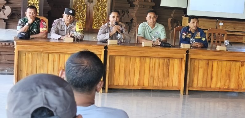 Sat Binmas Polres Jembrana Gelar Sosialisasi dan Bimtek Linmas Desa Yehembang Kangin, Wujudkan Harkamtibmas Kondusif.