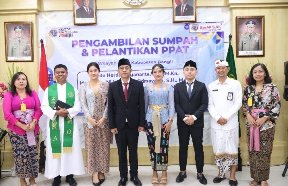 Kepala Kantor Pertanahan Kabupaten Bangli Melantik Tiga Orang Pejabat Pembuat Akta Tanah (PPAT) dan Sekaligus Diambil Sumpah Jabatannya.