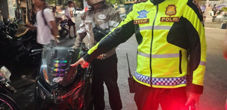 Sat Lantas Polresta Denpasar Gelar Patroli Antisipasi Balapan Liar di Simpang Imam Bonjol–Sunset Road, Puluhan Pelanggar Ditindak.