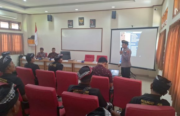 Polresta Denpasar Bersama Majelis Desa Adat Gelar “Jumat Curhat” Tingkatkan Kapasitas Pecalang dalam Mendukung Kamtibmas.
